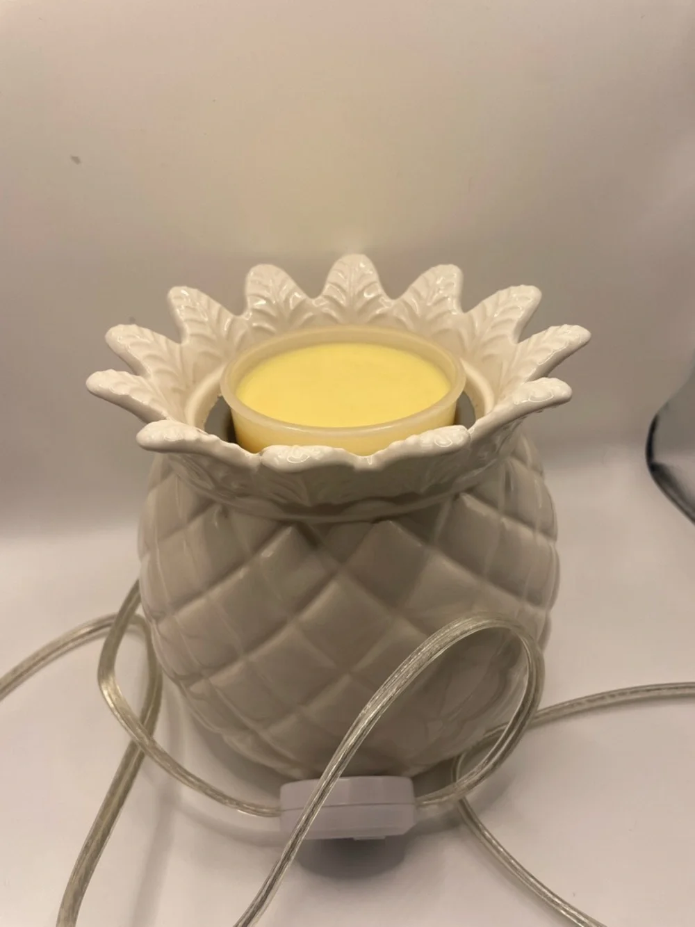 Yankee Candle Ceramic Pineapple W/Timer Scenterpiece Easy Melt Warmer bday cake